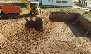 Рытье котлованов под фундамент в Советской Гавани – цена от 2630 руб. за м3 | 2Землекопа-Свс